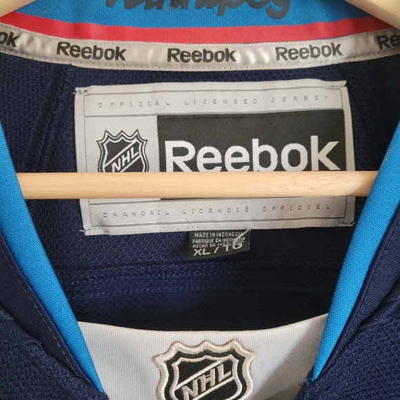 SOLD - Winnipeg Jets Hockey Jersey NHL - Picture 5 of 7